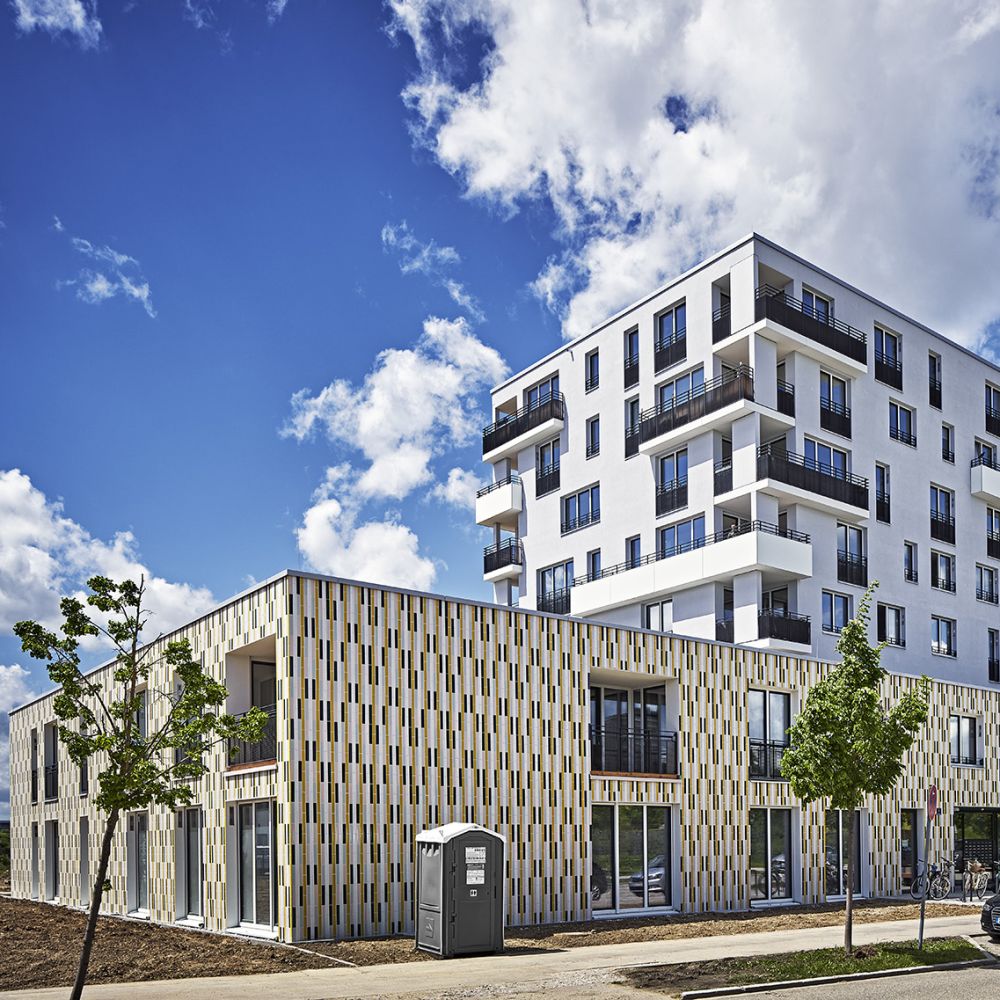 Wohngebäude in Ingolstadt mit Glasur-Keramik / 3D-Keramik von FaBö