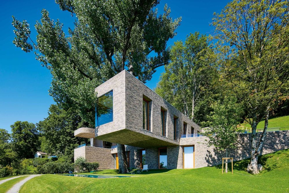 Wohnhaus in Lochau mit Handform-Verblend-Ziegel von FaBö