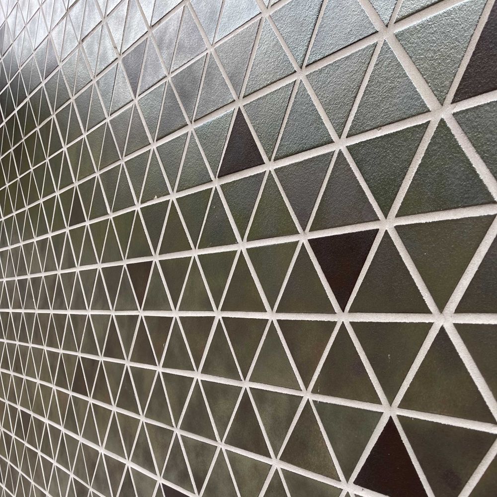 Wohn- und Geschäftsgebäude in München mit Glasur-Keramik / 3D-Keramik von FaBö