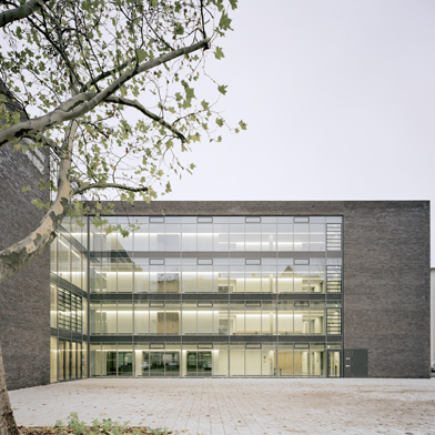 Berufsschulzentrum in Nürnberg mit Wasserstrich-Verblend-Ziegel von FaBö