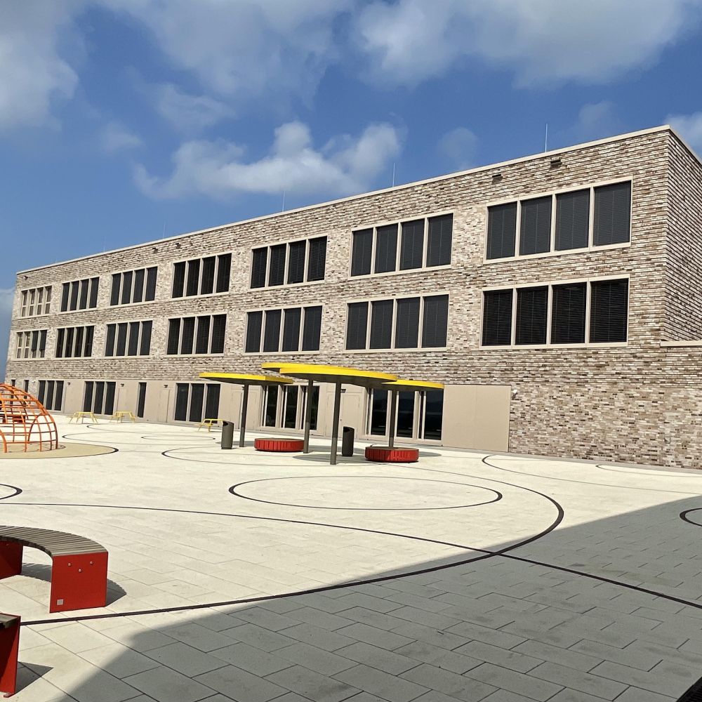 Grundschule mit Sporthalle in Öhringen mit Wasserstrich-Verblend-Ziegel von FaBö