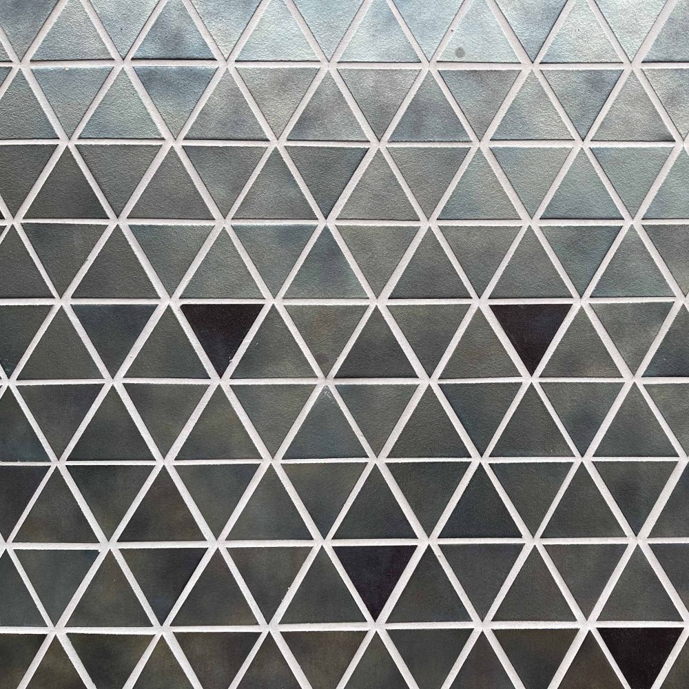 Wohn- und Geschäftsgebäude in München mit Glasur-Keramik / 3D-Keramik von FaBö