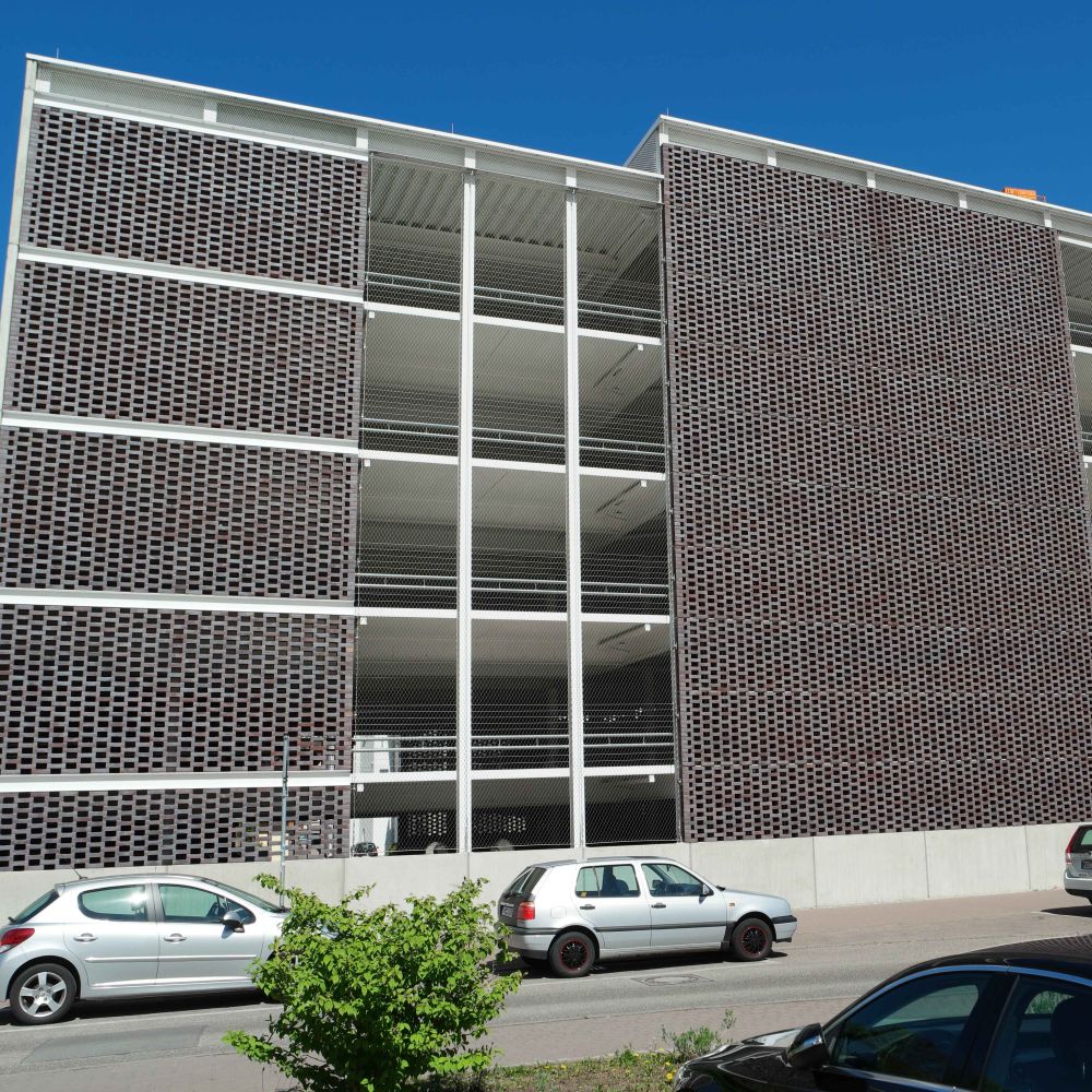 Parkhaus in Backnang mit Wasserstrich-Verblend-Ziegel von FaBö