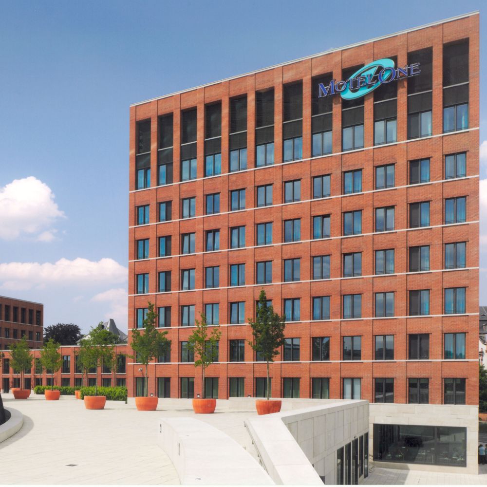 Einkaufszentrum in Wiesbaden mit Wasserstrich-Verblend-Ziegel von FaBö