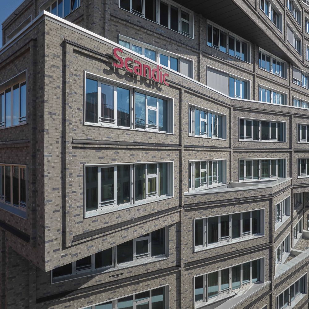 Wohn- und Geschäftsgebäude in München mit Riemchen von FaBö