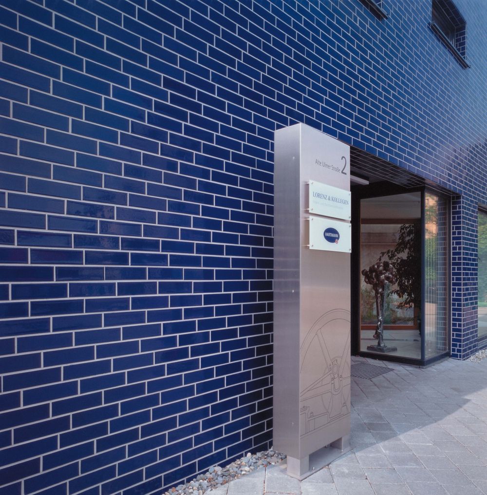 Bürogebäude in Heidenheim mit Glasur-Keramik / 3D-Keramik von FaBö