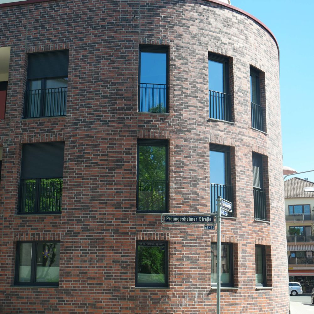 Wohngebäude in Frankfurt mit Riemchen von FaBö