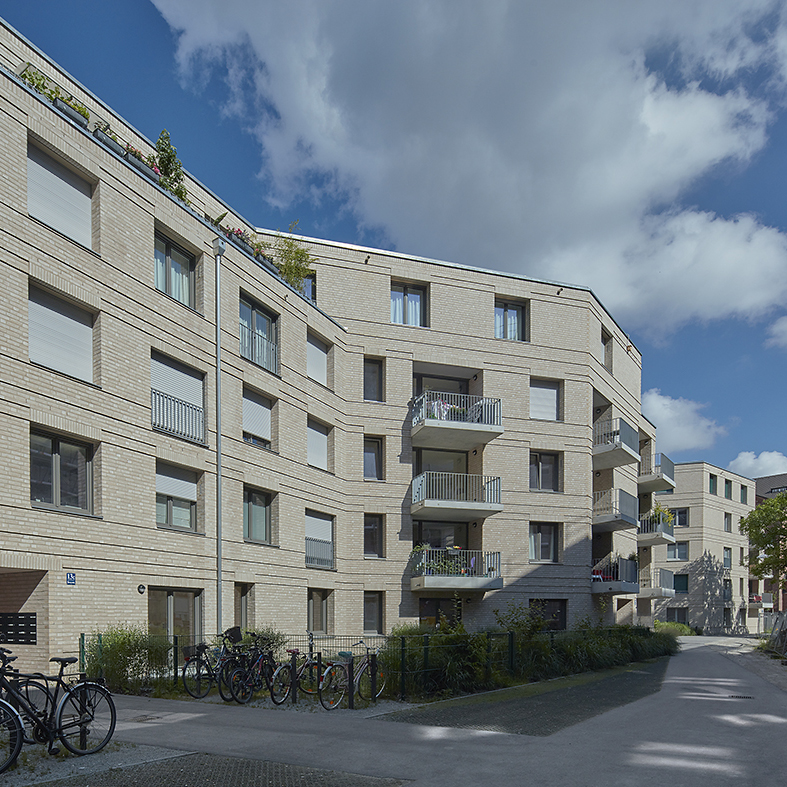 Wohnanlage in München mit Wasserstrich-Verblend-Ziegel von FaBö