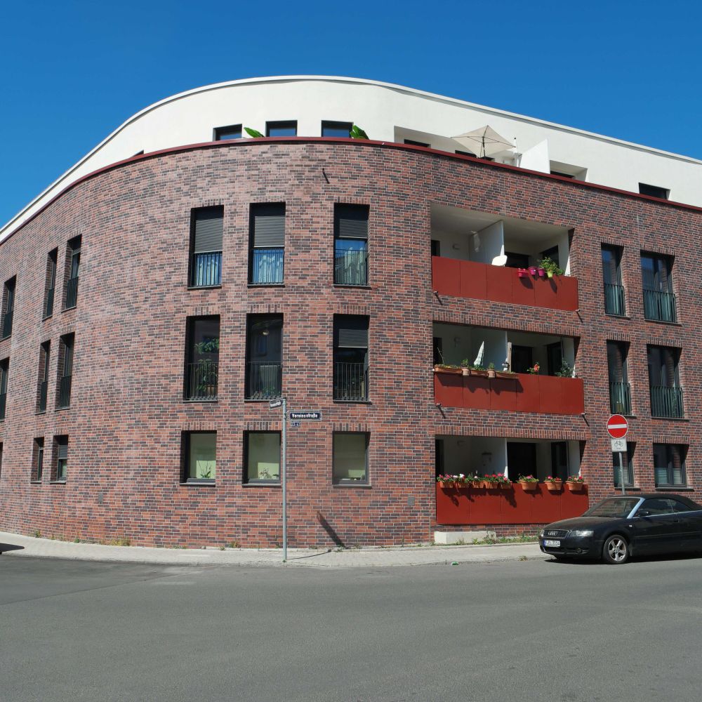 Wohngebäude in Frankfurt mit Riemchen von FaBö