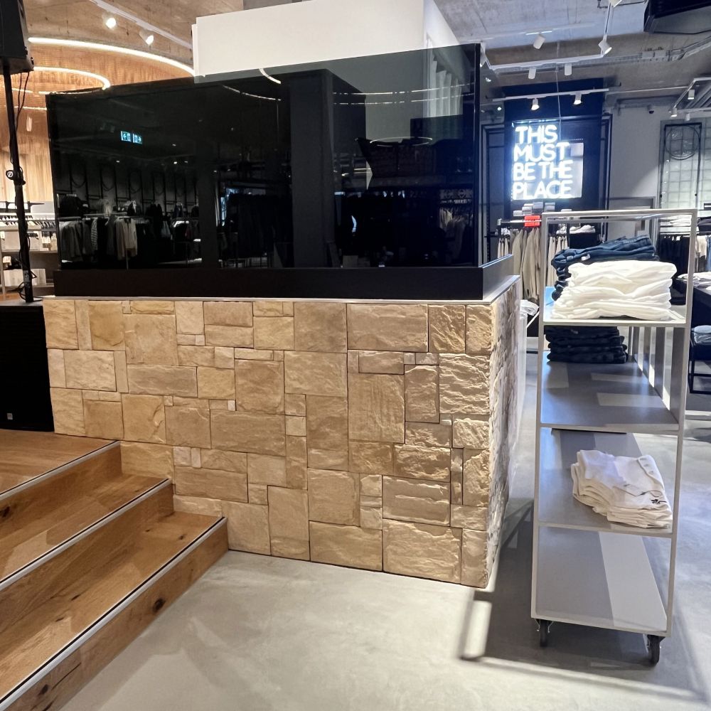 Geschäft in Balingen mit Mathios Stone von FaBö