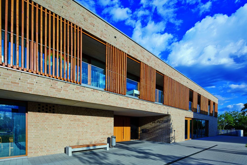 Gemeindezentrum St. Peter in Stuttgart mit Wasserstrich-Verblend-Ziegel von FaBö