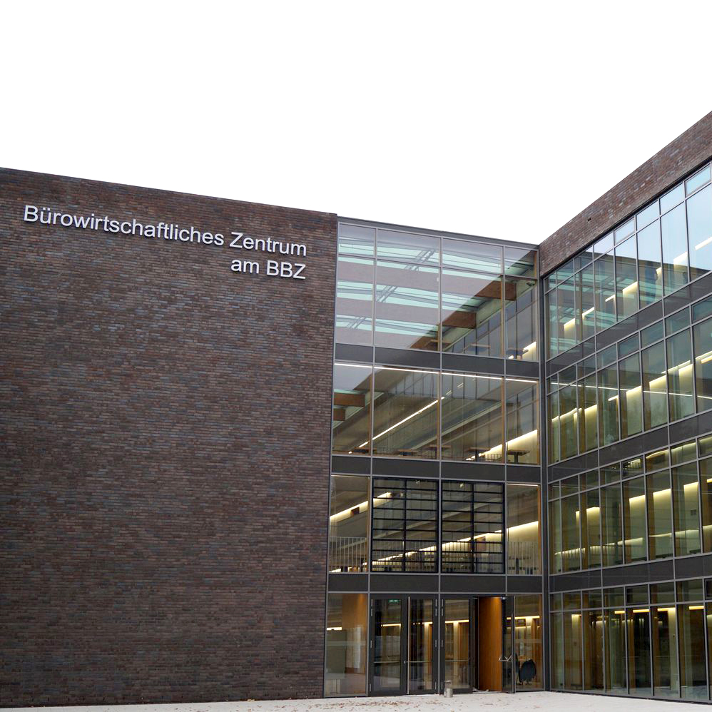 Berufsschulzentrum in Nürnberg mit Wasserstrich-Verblend-Ziegel von FaBö