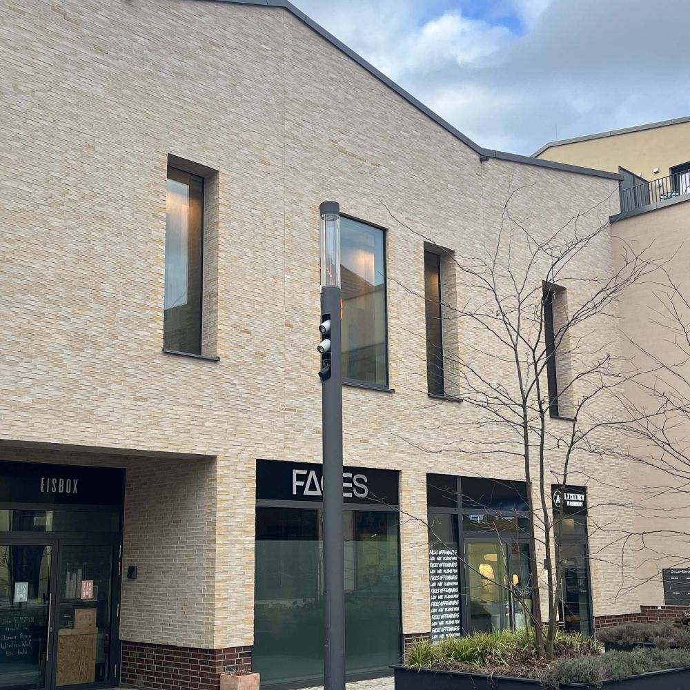 Wohn- und Geschäftskomplex in Offenburg mit Riemchen von FaBö