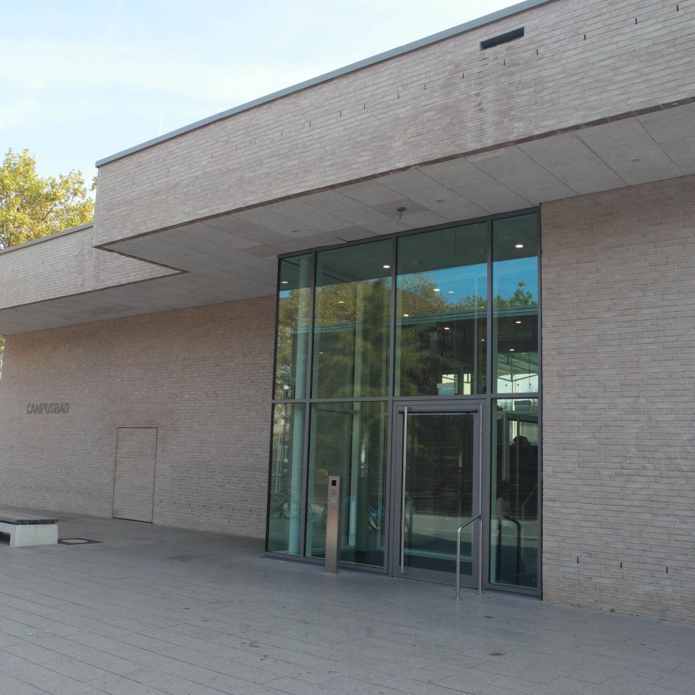 Schule und Vereinsbad in Ludwigsburg mit Wasserstrich-Verblend-Ziegel von FaBö