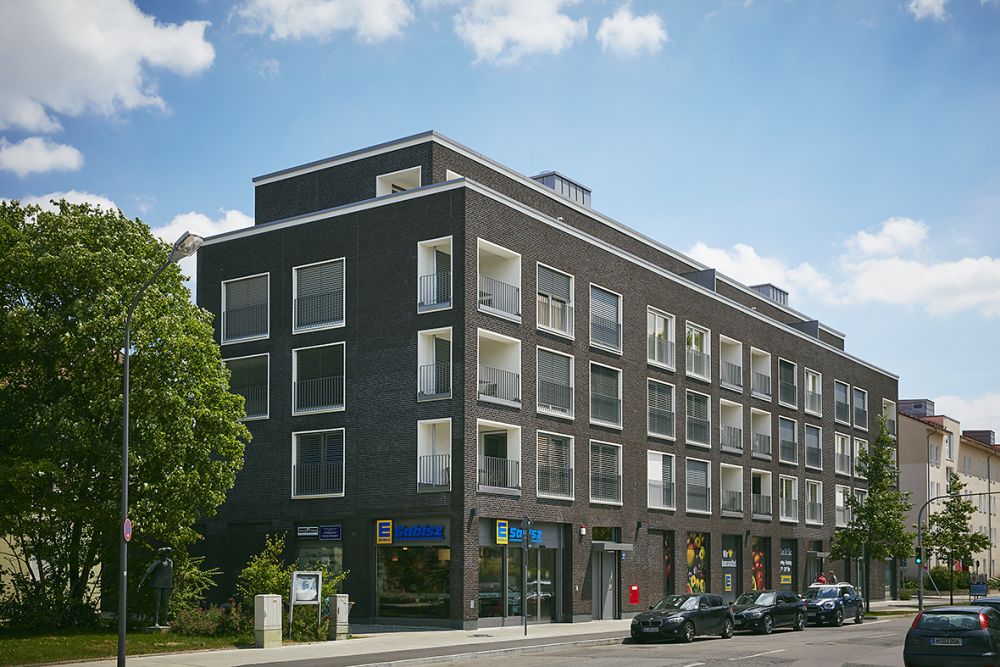 Wohnanlage und Geschäftshaus in München mit Handform-Verblend-Ziegel von FaBö