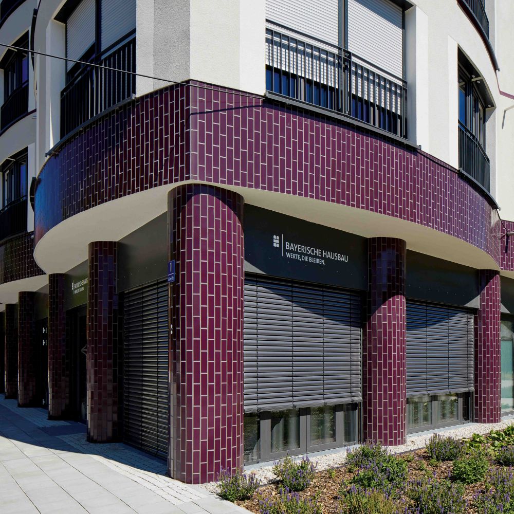 Wohngebäude in München mit Glasur-Keramik / 3D-Keramik von FaBö