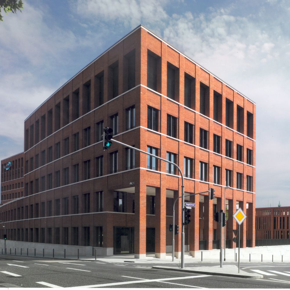 Einkaufszentrum in Wiesbaden mit Wasserstrich-Verblend-Ziegel von FaBö