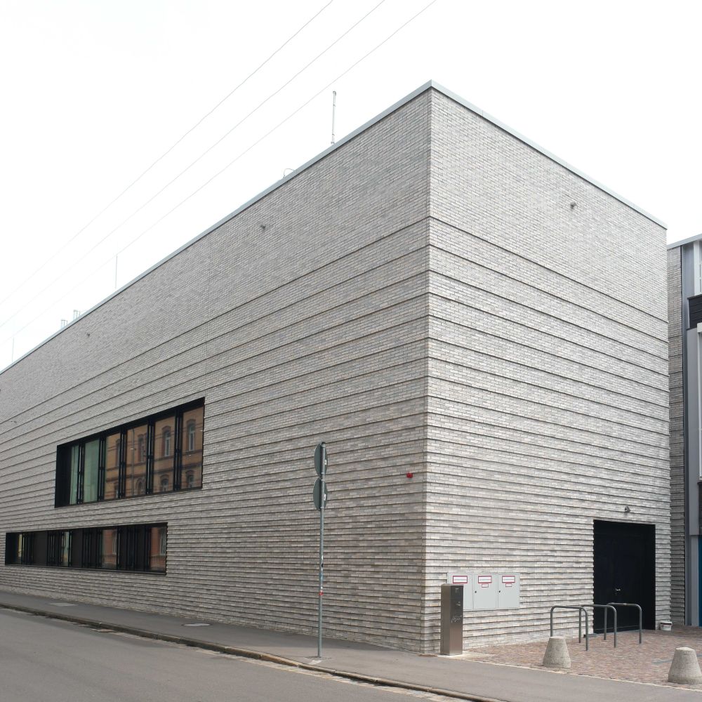 Mensa in Tübingen mit Wasserstrich-Verblend-Ziegel von FaBö