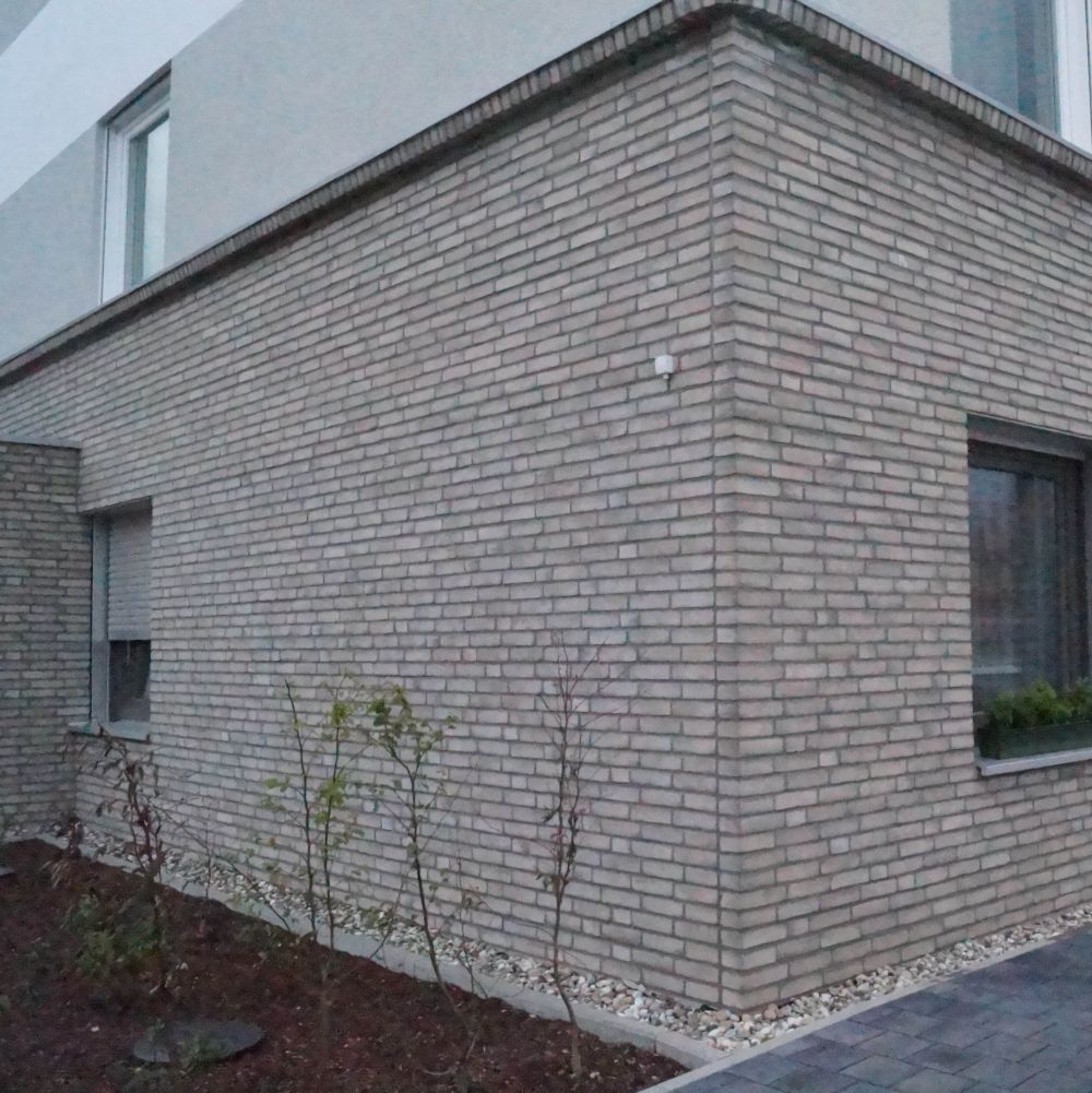 Wohngebäude in Langen mit Wasserstrich-Verblend-Ziegel von FaBö