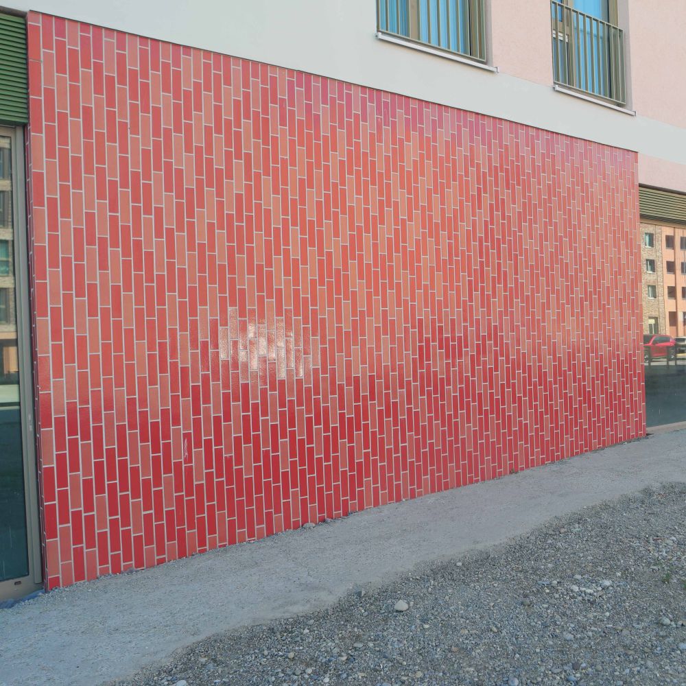 Wohngebäude in München mit Glasur-Keramik / 3D-Keramik von FaBö