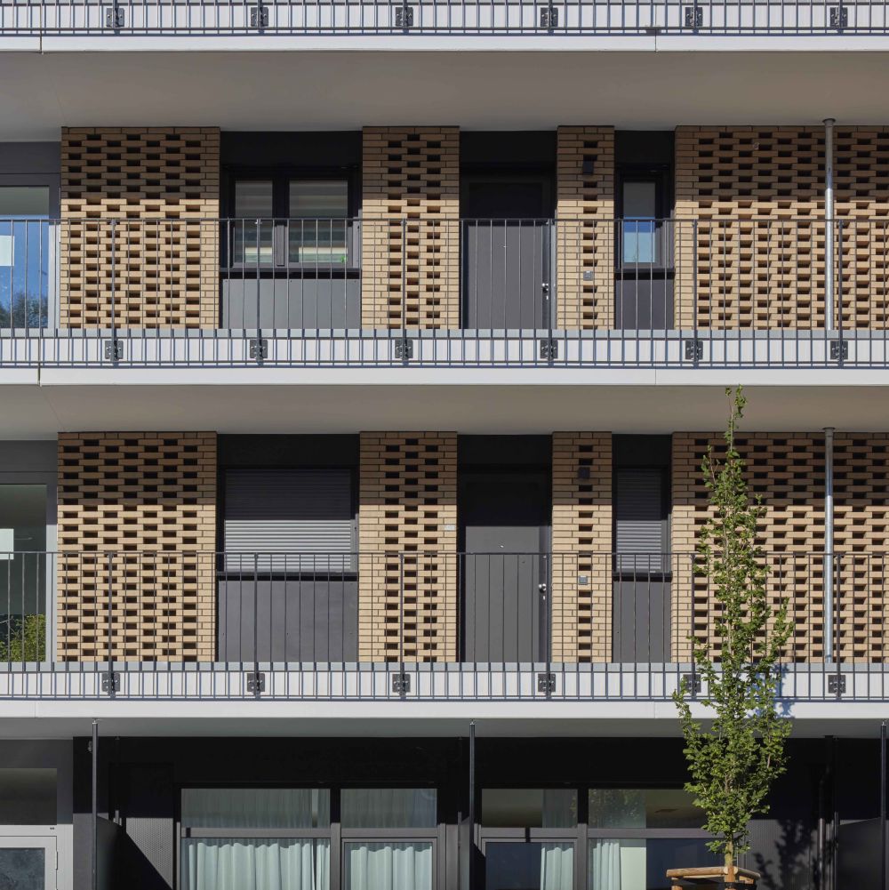 Stadttor in Freiburg mit Strangpress-Verblend-Ziegel von FaBö