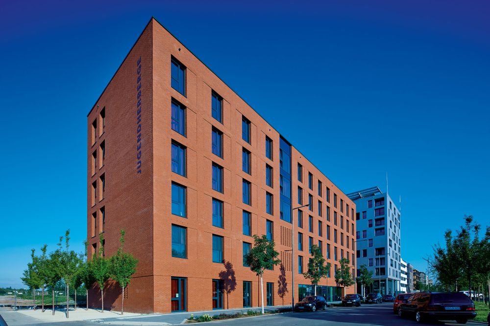 Jugendherberge in Heilbronn mit Wasserstrich-Verblend-Ziegel von FaBö