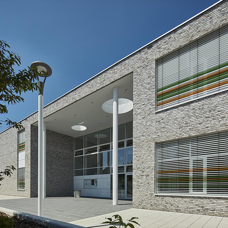 Schule in Heßheim mit Handform-Verblend-Ziegel von FaBö