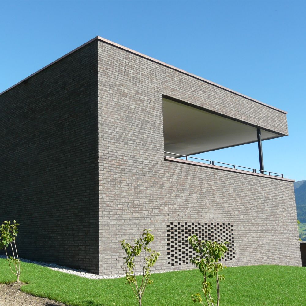 Wohnhaus in Röthis mit Handform-Verblend-Ziegel von FaBö