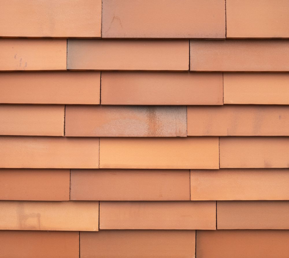 Orangefarbene Vidra Ziegelfassade, zirkulär