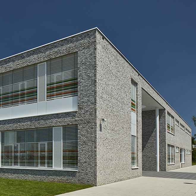 Schule in Heßheim mit Handform-Verblend-Ziegel von FaBö