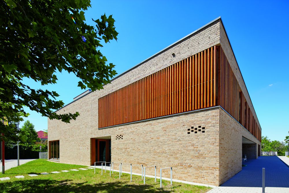 Gemeindezentrum St. Peter in Stuttgart mit Wasserstrich-Verblend-Ziegel von FaBö