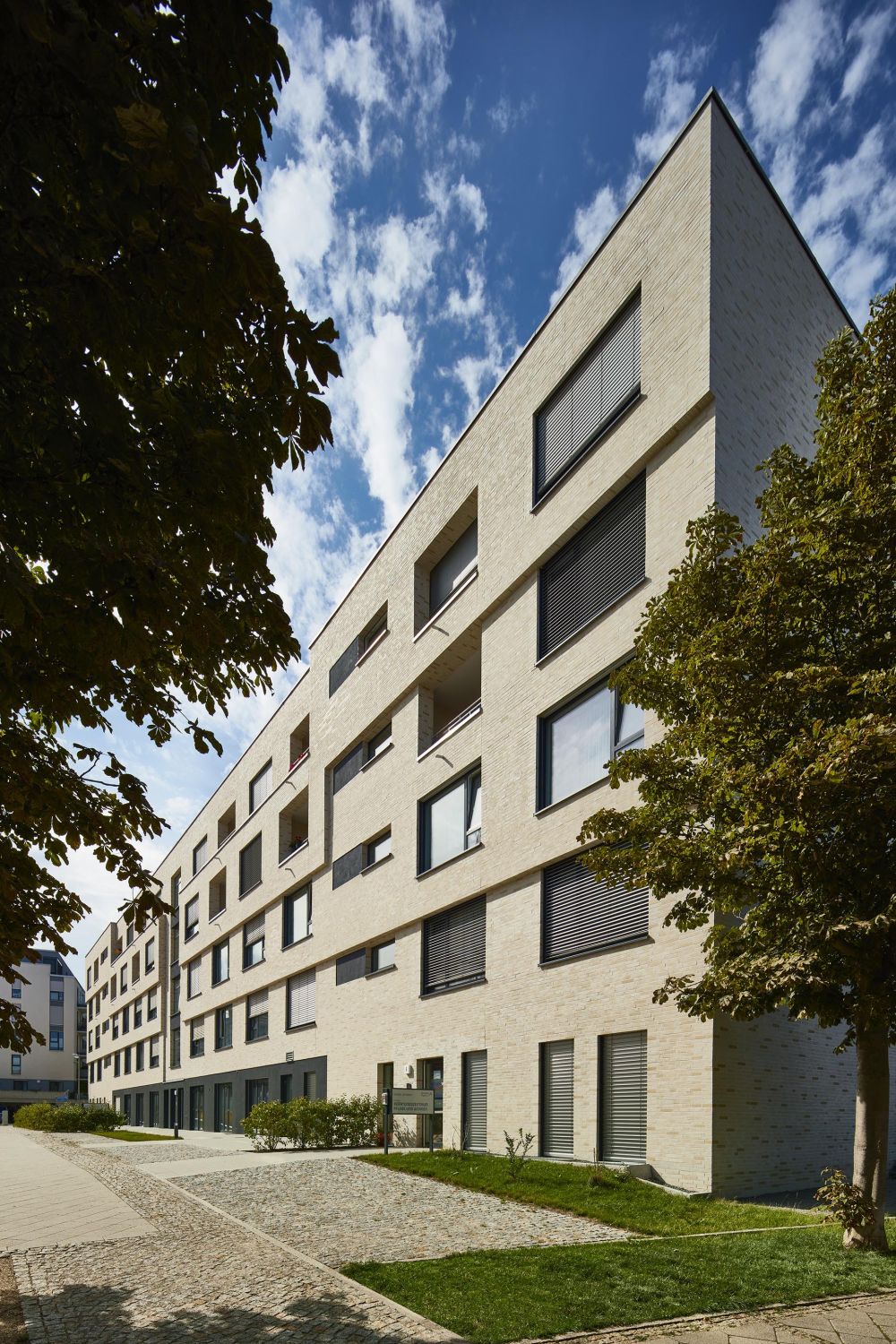 Wohnanlage in Erfurt mit Riemchen von FaBö