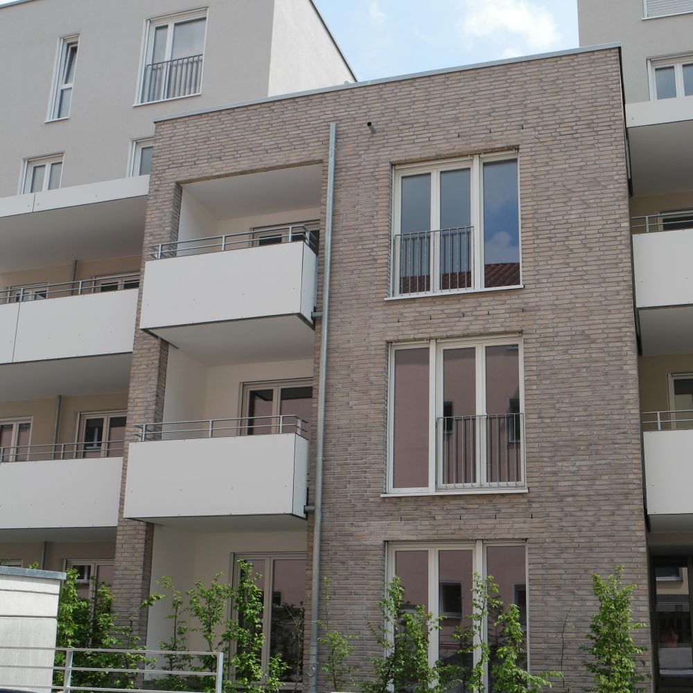 Wohnanlage in Ulm mit Wasserstrich-Verblend-Ziegel von FaBö
