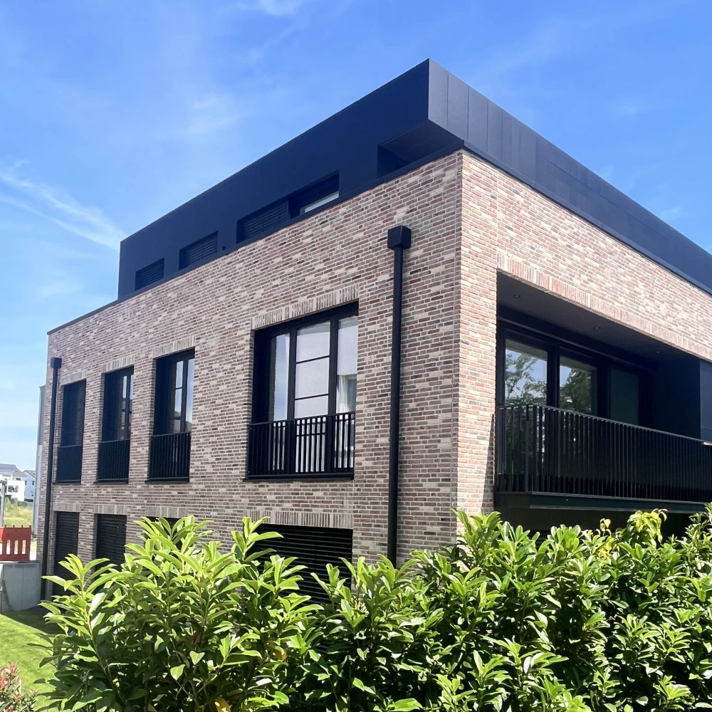 Mehrfamilienhaus in Ravensburg mit Handform-Verblend-Ziegel von FaBö