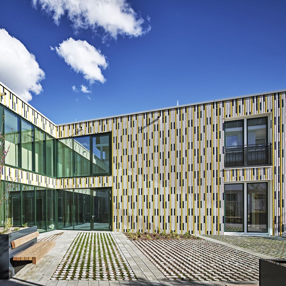 Wohngebäude in Ingolstadt mit Glasur-Keramik / 3D-Keramik von FaBö