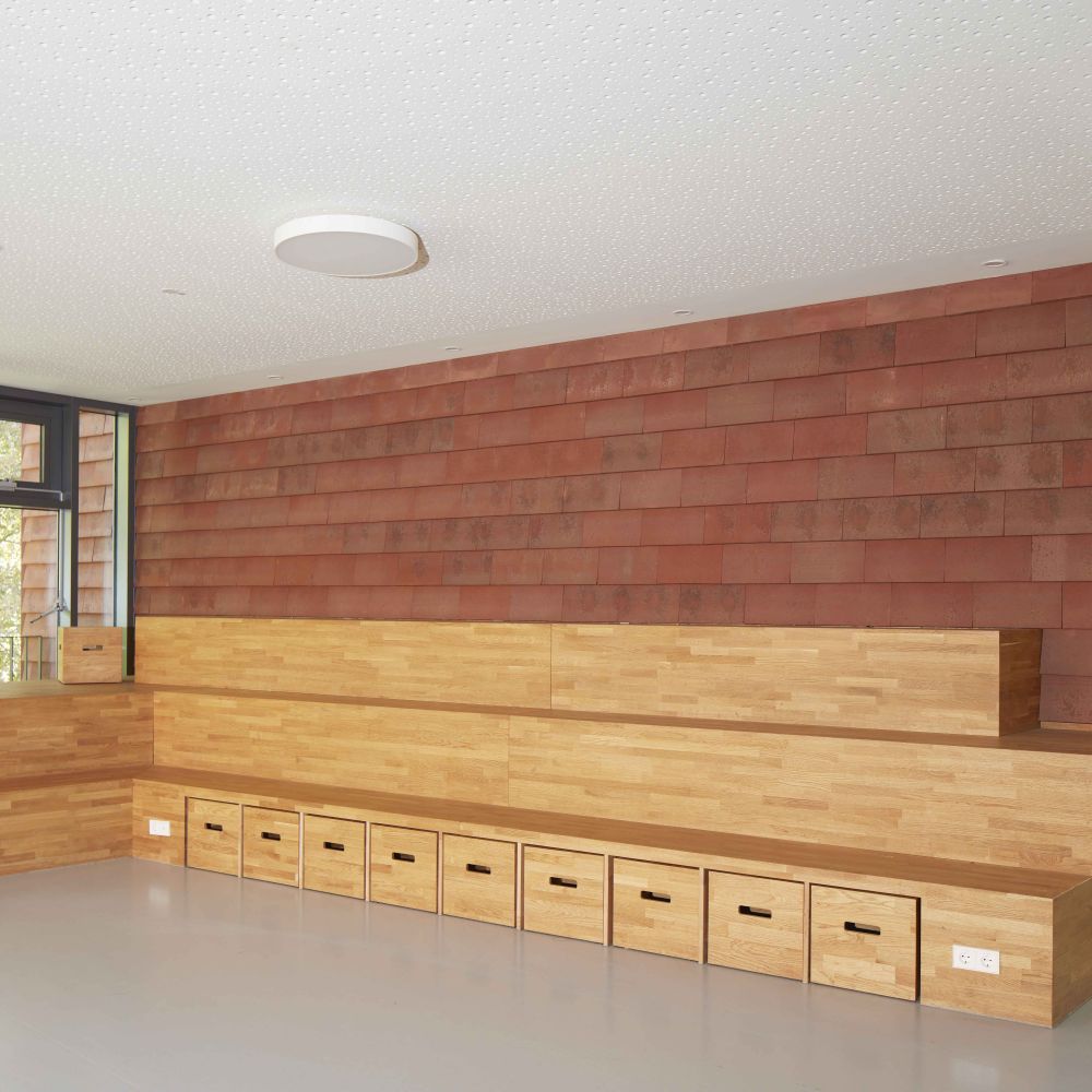 Schule in Heidelberg mit keramischen Fassadenplatten von FaBö