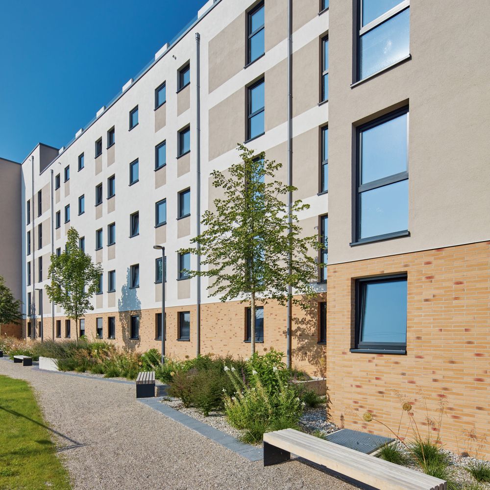 Wohnanlage in München mit Riemchen von FaBö