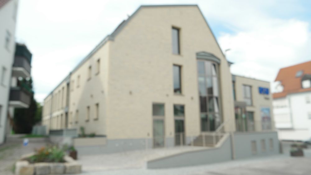 Geschäftsgebäude in Möglingen mit Riemchen von FaBö