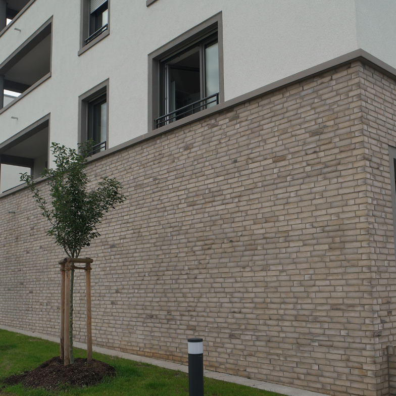 Wohnanlage in Frankfurt mit Wasserstrich-Verblend-Ziegel von FaBö