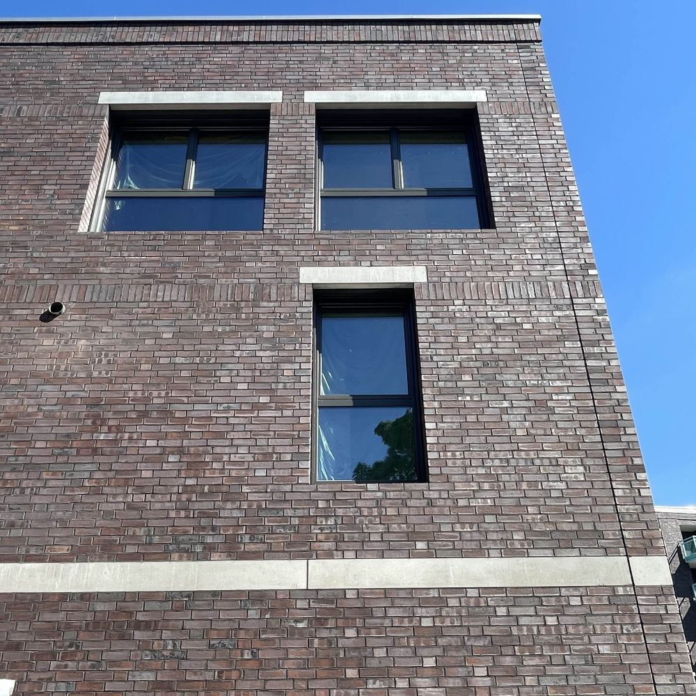 Elternzentrum und Kita in München mit Strangpress-Verblend-Ziegel von FaBö