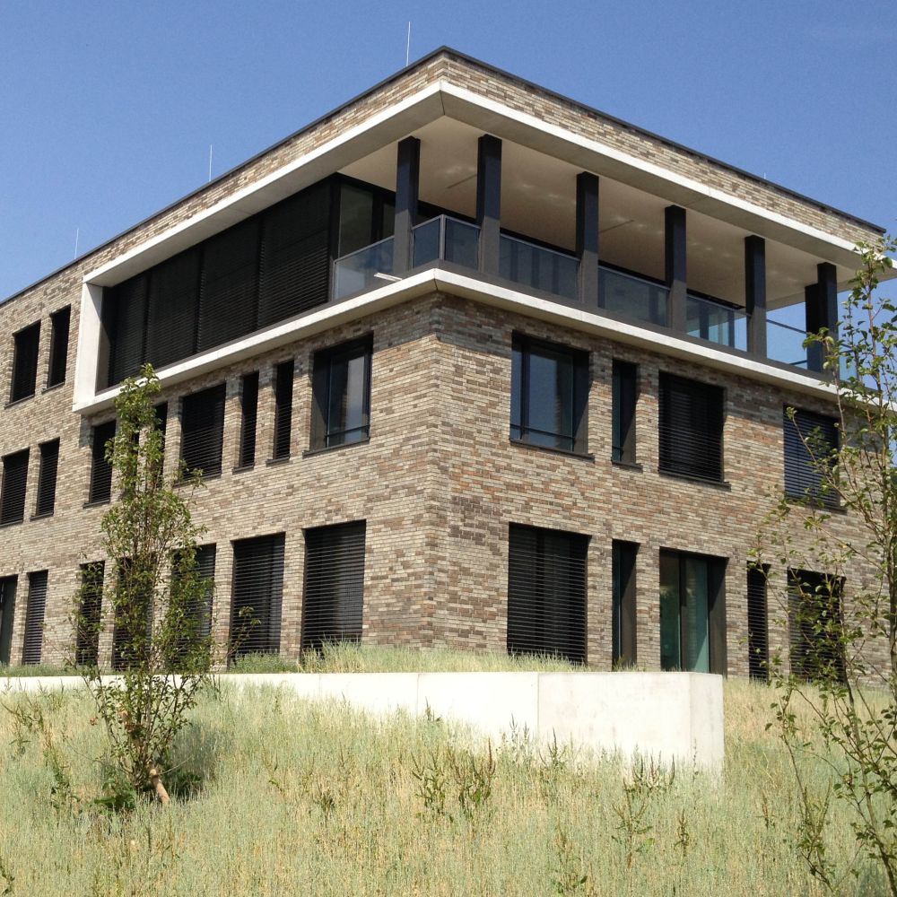 Bürogebäude in Tübingen mit Wasserstrich-Verblend-Ziegel von FaBö