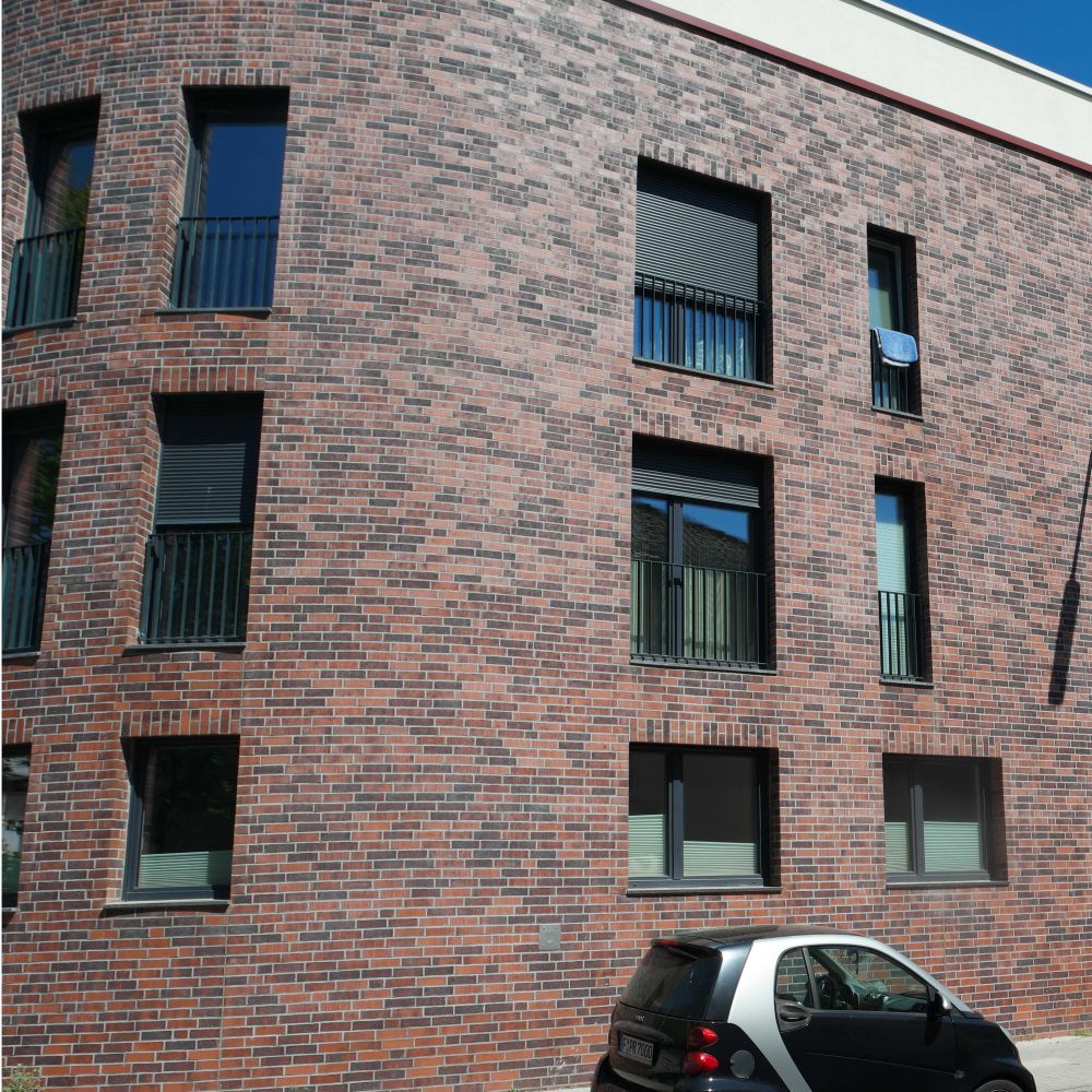 Wohngebäude in Frankfurt mit Riemchen von FaBö