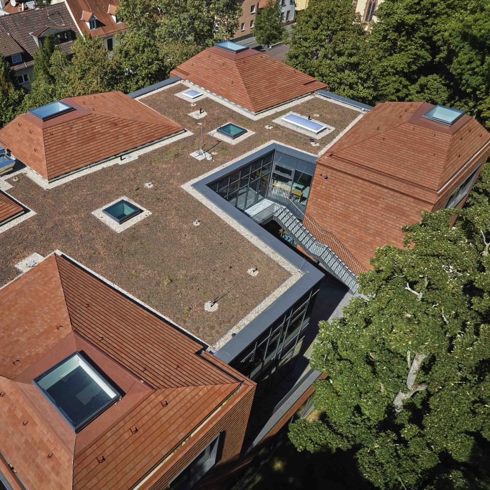 Schule in Heidelberg mit keramischen Fassadenplatten von FaBö