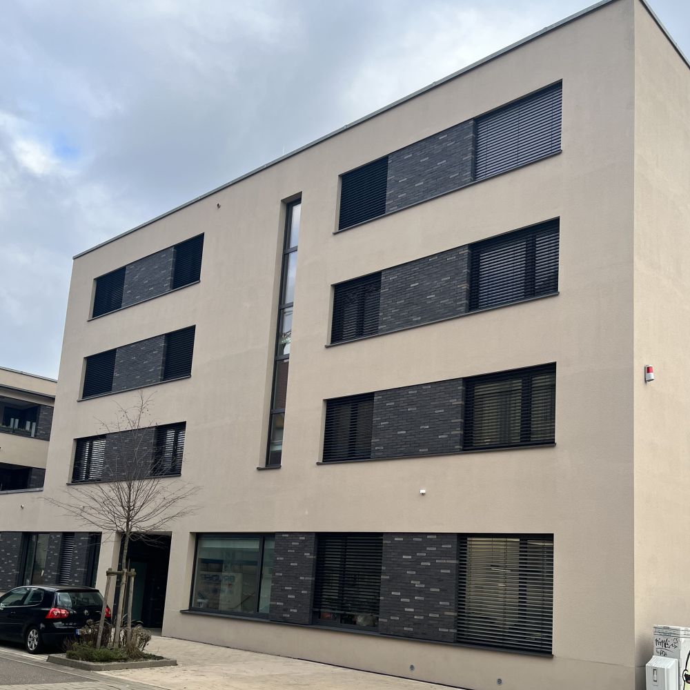 Wohn- und Geschäftshaus in Offenburg mit Riemchen von FaBö