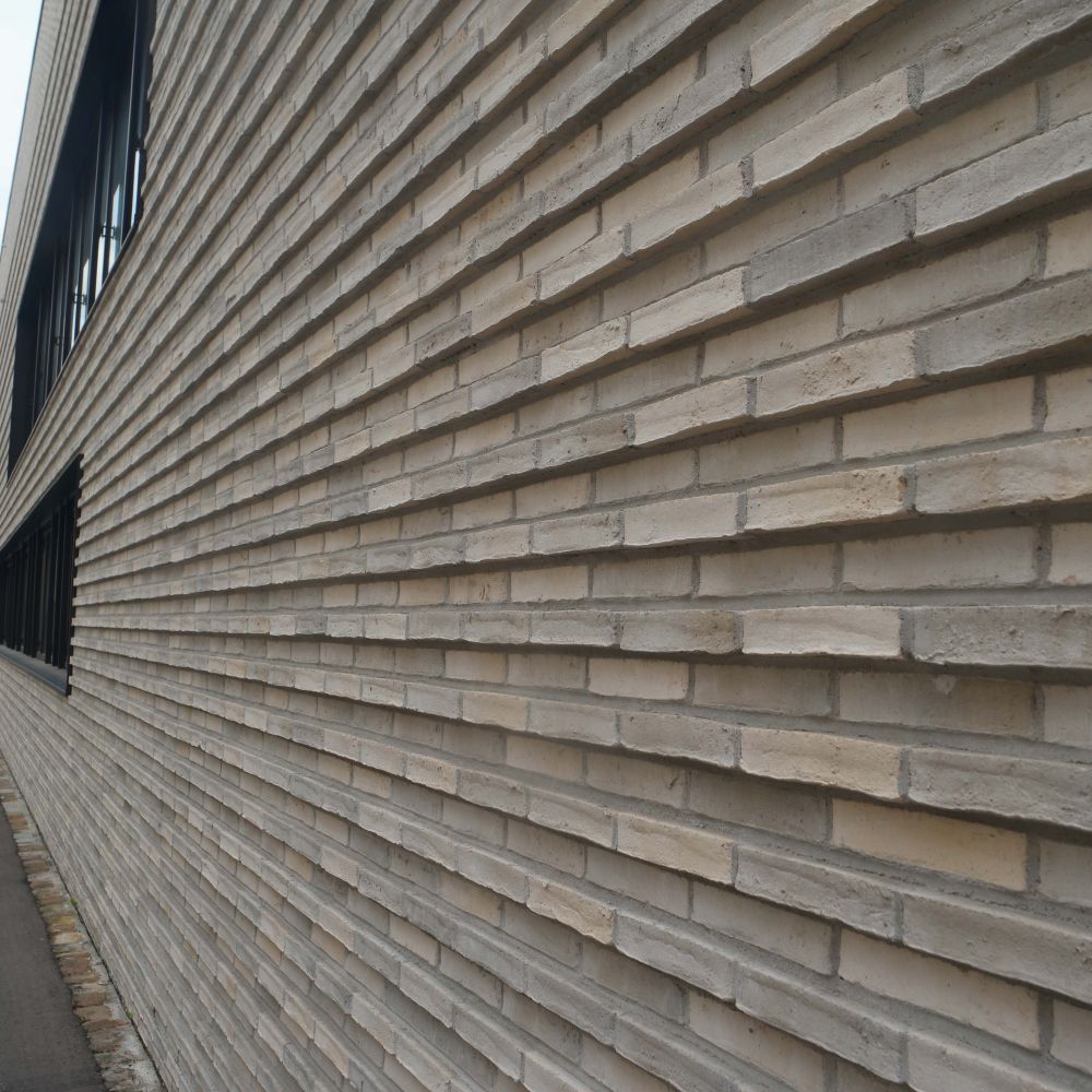 Mensa in Tübingen mit Wasserstrich-Verblend-Ziegel von FaBö