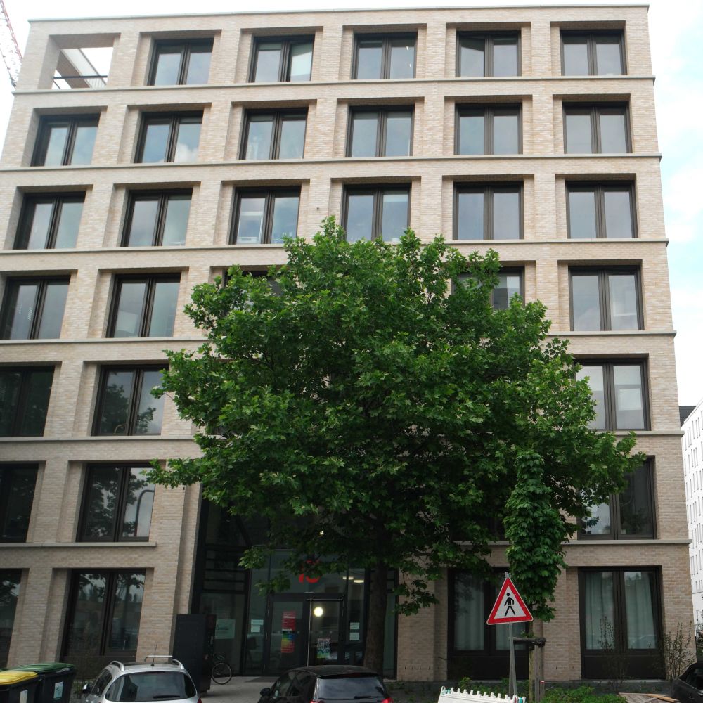 Wohnbebauung in Frankfurt mit Riemchen von FaBö