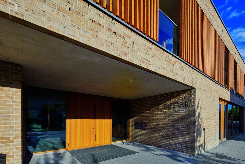 Gemeindezentrum St. Peter in Stuttgart mit Wasserstrich-Verblend-Ziegel von FaBö