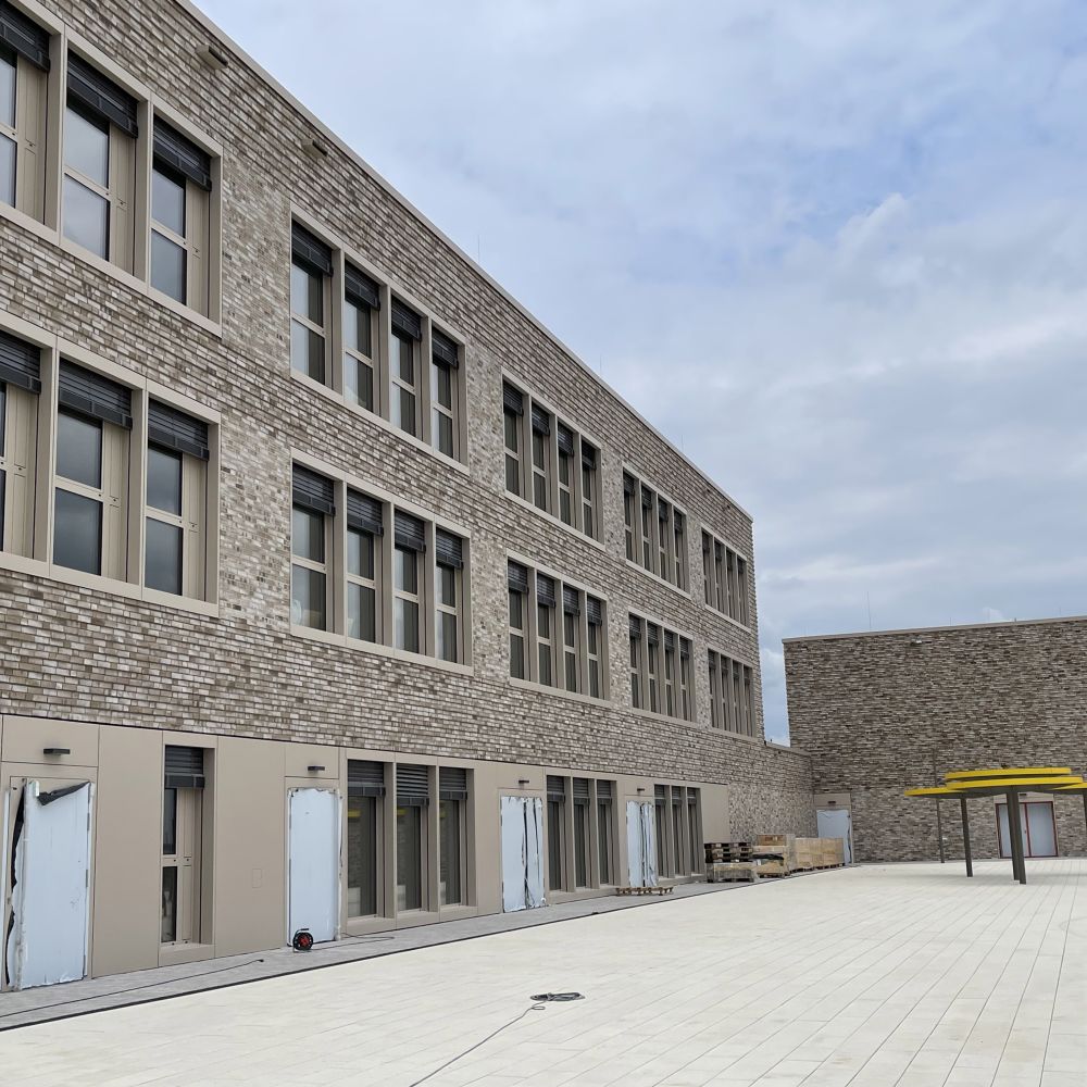 Grundschule mit Sporthalle in Öhringen mit Wasserstrich-Verblend-Ziegel von FaBö