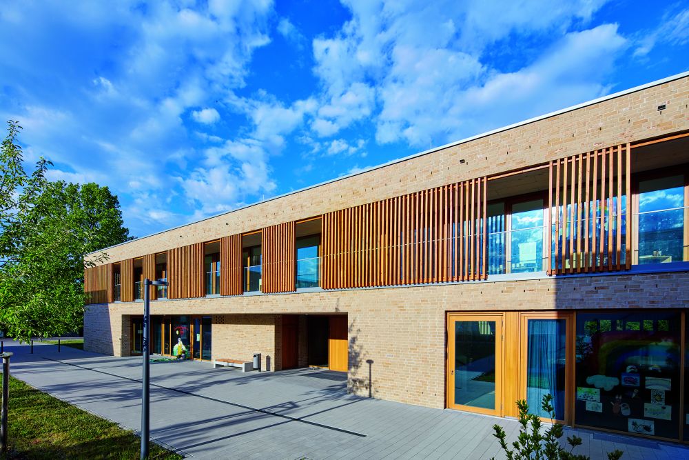 Gemeindezentrum St. Peter in Stuttgart mit Wasserstrich-Verblend-Ziegel von FaBö