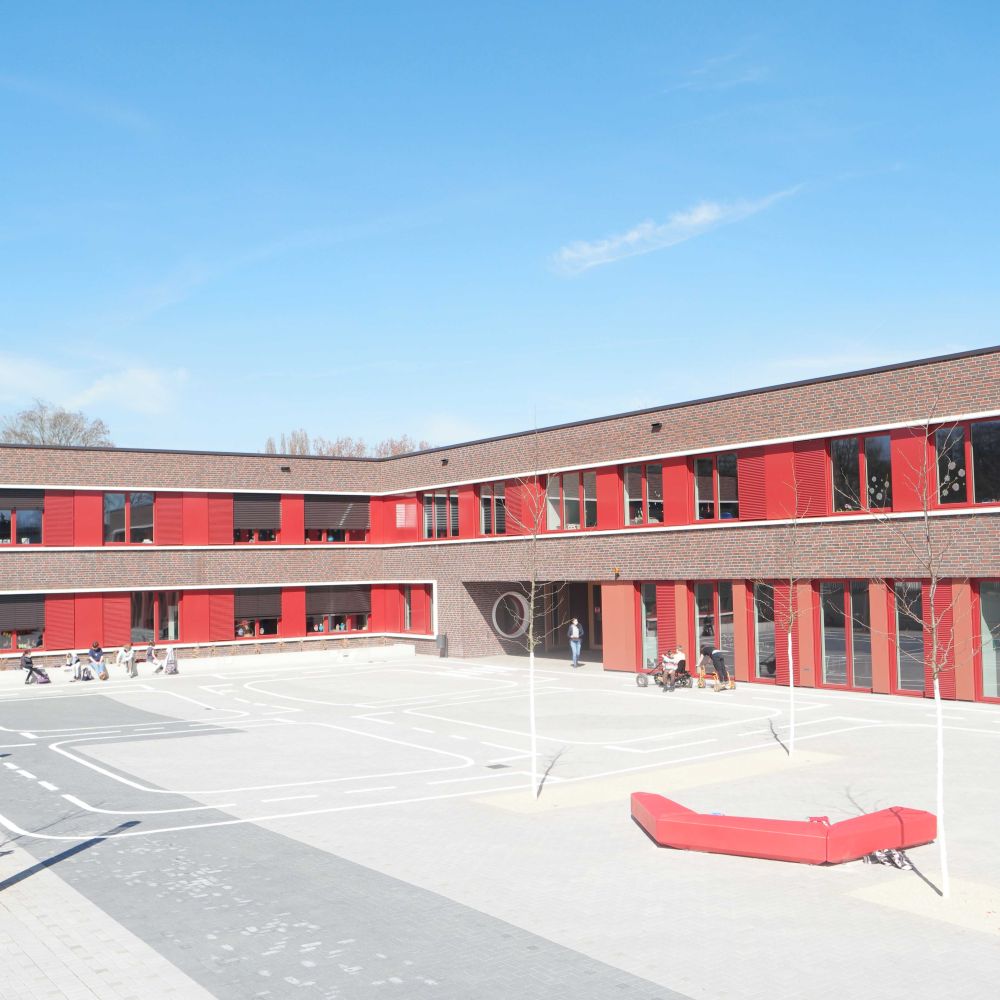 Schule in Frankfurt mit Wasserstrich-Verblend-Ziegel von FaBö